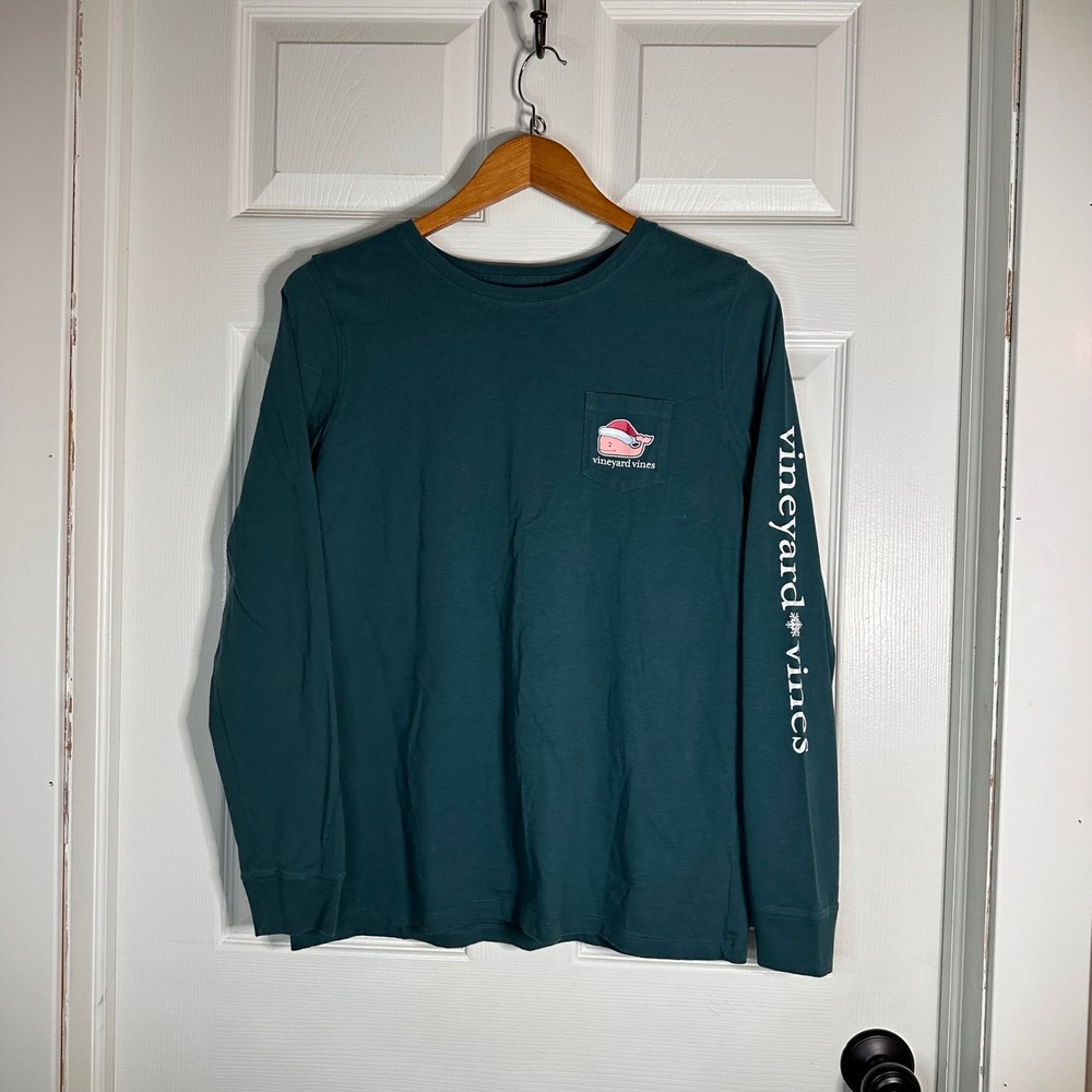 Vineyard Vines Medium Green Christmas Santa Whale Long Sleeve Pocket T-Shirt‎